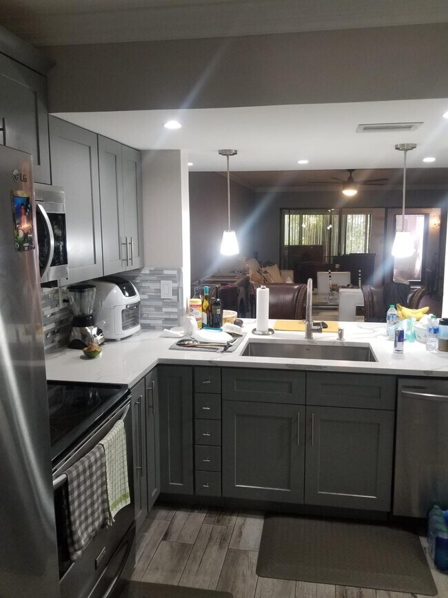 Building Photo - 6562 Racquet Club Dr