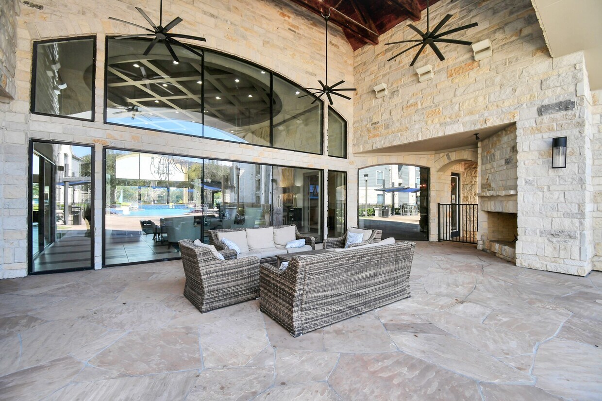 Foto principal - 6777 Sommerall Dr
