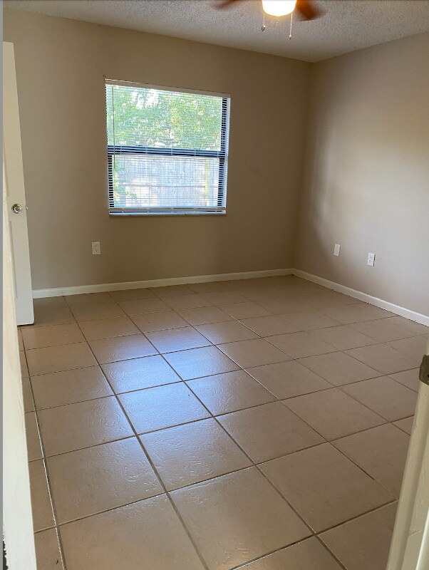 1651 Goodyear Ave Unit 1651, Lakeland, FL 33801 Room for Rent in