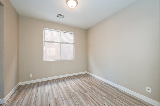 Building Photo - 8717 S Evan Lilas St