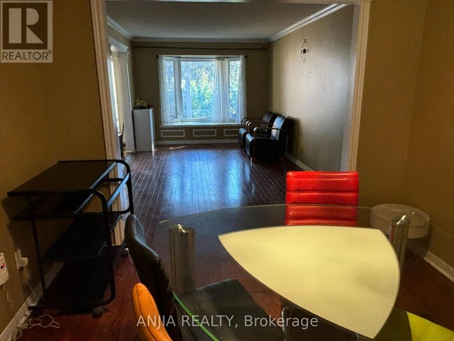 Building Photo - 555 Raymerville Dr