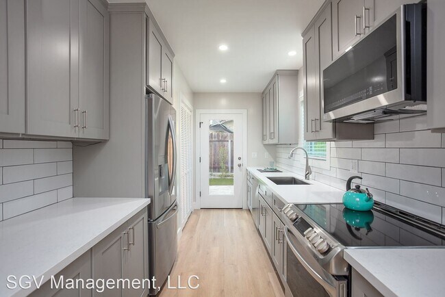 Foto del edificio - 3 br, 2 bath House - 813 Encino Place