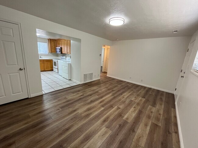 Living Room - 365 E 1500 S