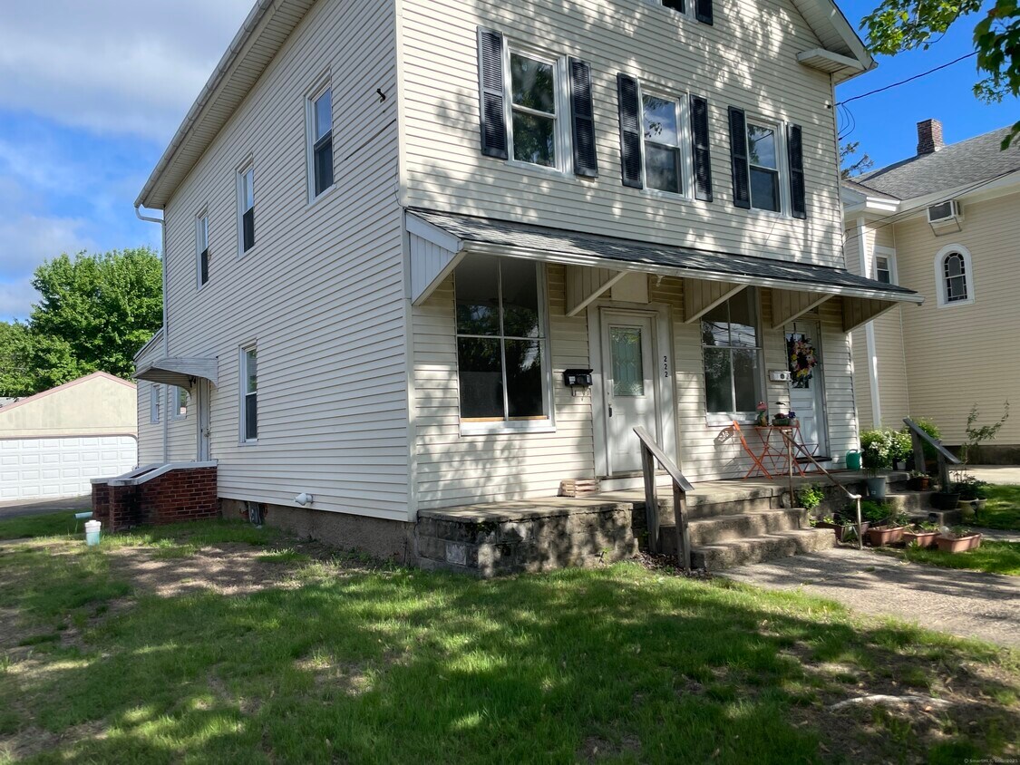 Foto principal - 222 N Cherry St