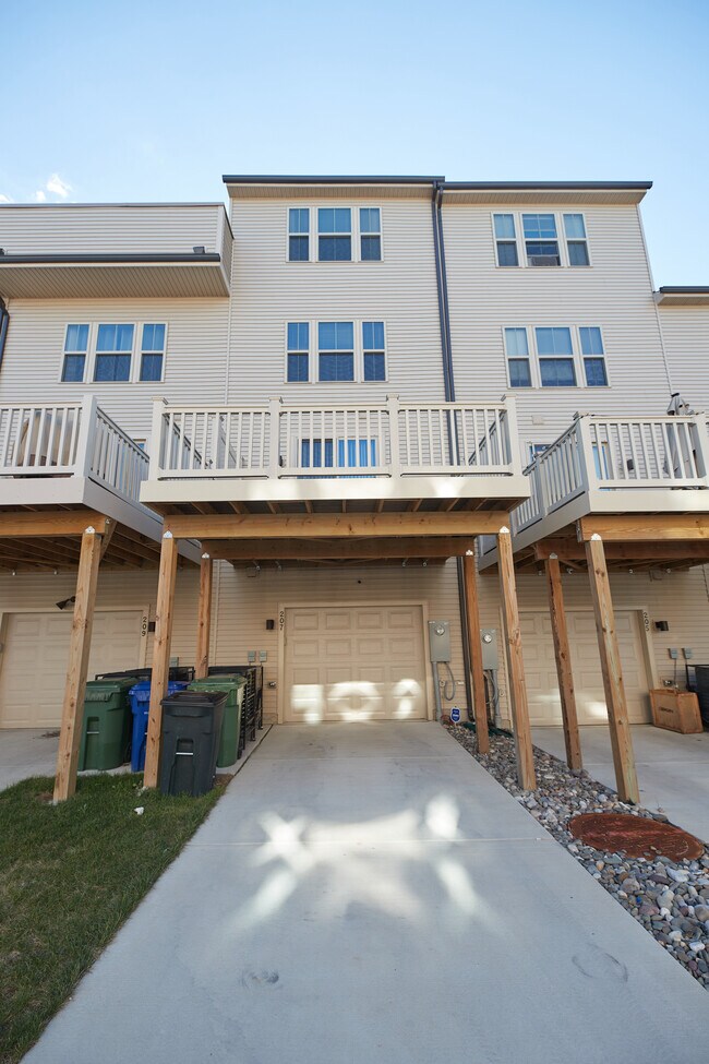 Photo - 207 S Newkirk St Townhome
