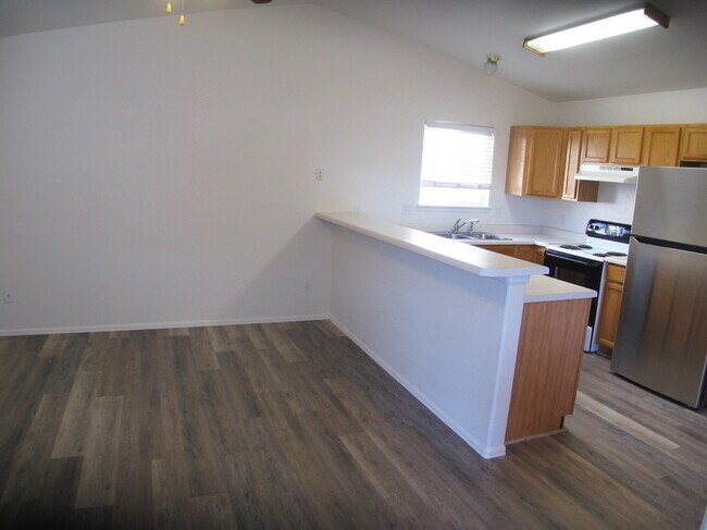 Building Photo - 1156 E Carolina Ave
