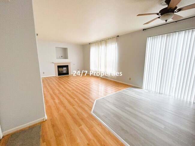 Building Photo - Contemporary 4BD I 2.5BA Hillsboro Home!