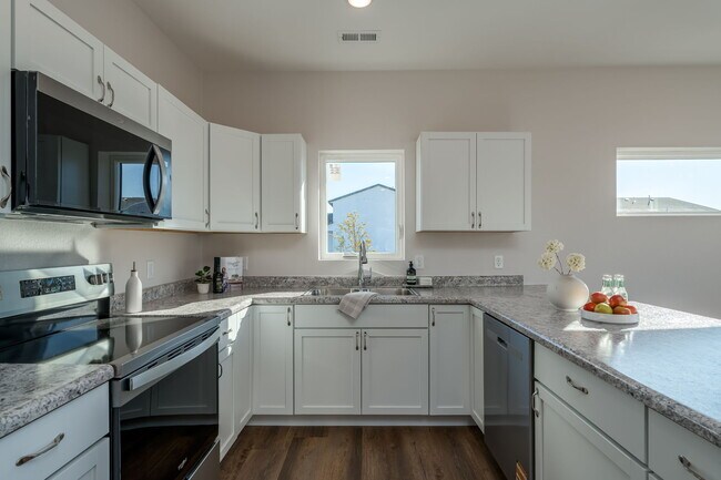 Foto del edificio - 3131-3201 Noble Dr