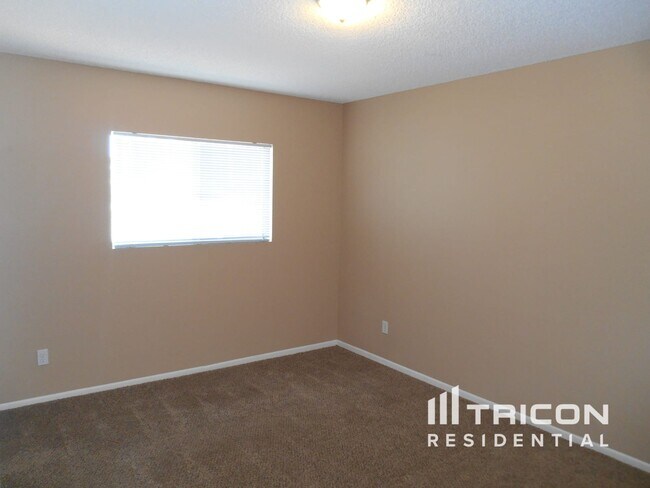 Building Photo - 1843 E Emerald Avenue Mesa AZ