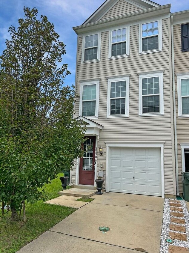 Endunit Wildewood Townhome Townhome Rentals in California MD