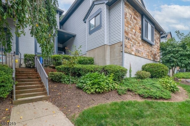 Foto del edificio - 70 Overlook Dr