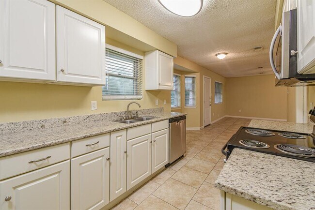 Foto del edificio - 1732 Dolphin Dr