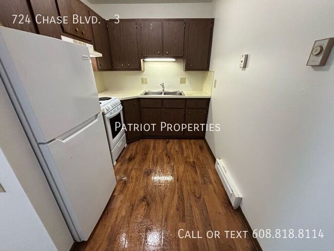 Building Photo - 1 bedroom/ 1 bath apartment in Sun Prairie...