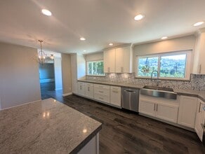 Building Photo - 1810 Warmlands Ave