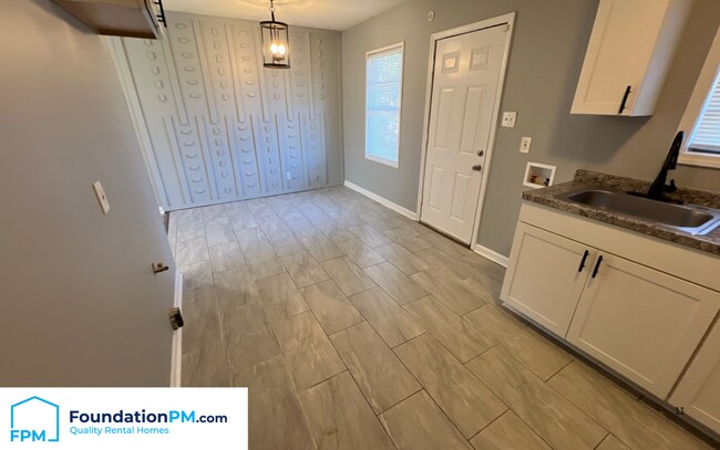 Foto del edificio - 1456 Haywood Ave