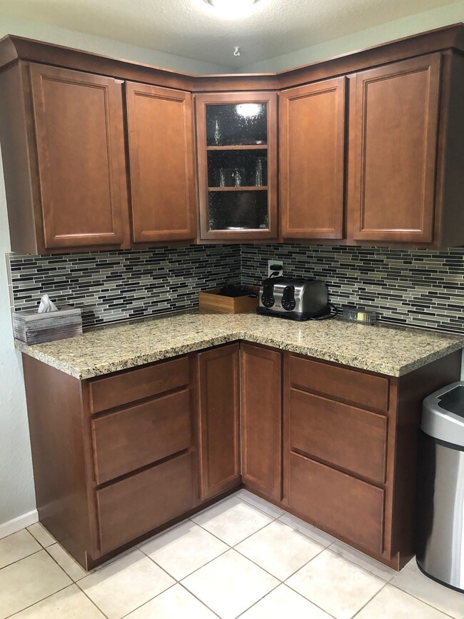 Kitchen Cabinets - 5123 Monticello Dr