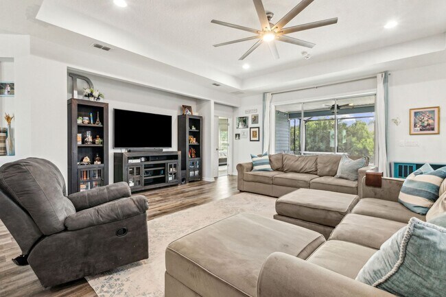 Building Photo - Spacious 4 Bed / 4 Bath Home with Upgrades...