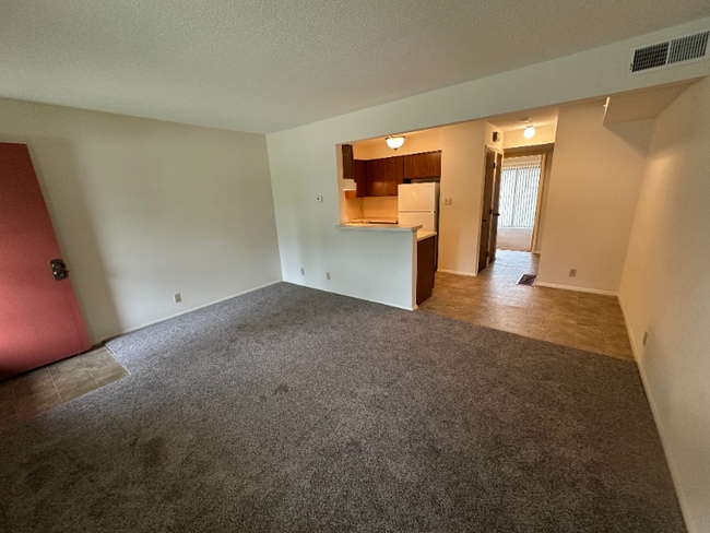 Building Photo - 622 Cumberland Dr