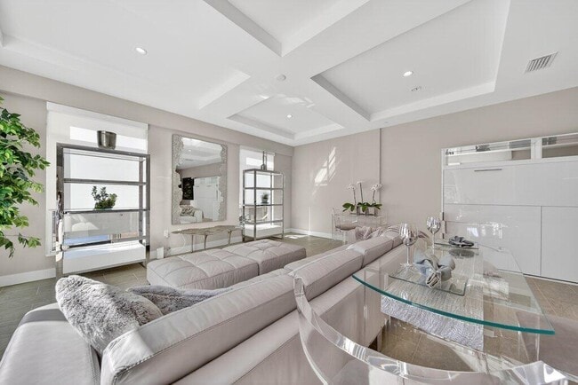 Building Photo - 41 SW Seminole St