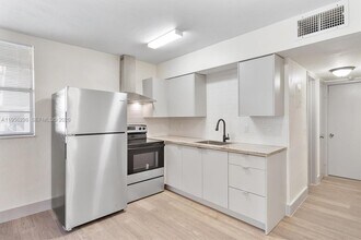 Building Photo - 1715 N 16th Ave