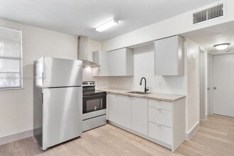 Building Photo - 1715 N 16th Ave