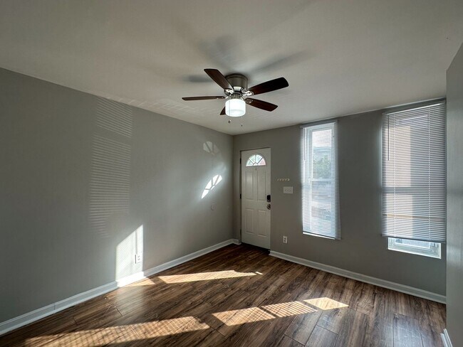 Foto del edificio - Gorgeous 2Bed/1Bath in Washington Village