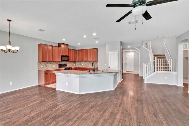 Building Photo - 1705 Uhland Dr