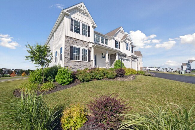 Foto del edificio - *Beautiful & Spacious 5BD/5BA Single-Famil...