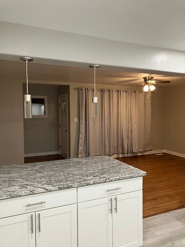 Foto del edificio - 1821 Lark Bunting Ln