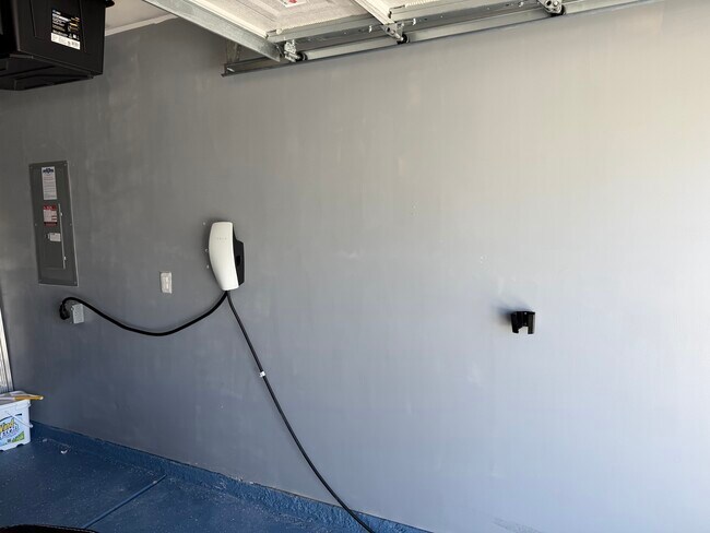 Foto del edificio - 212 Windfall Rd