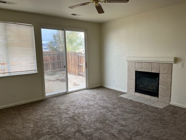 Building Photo - Fernley 4 Bedroom Home 