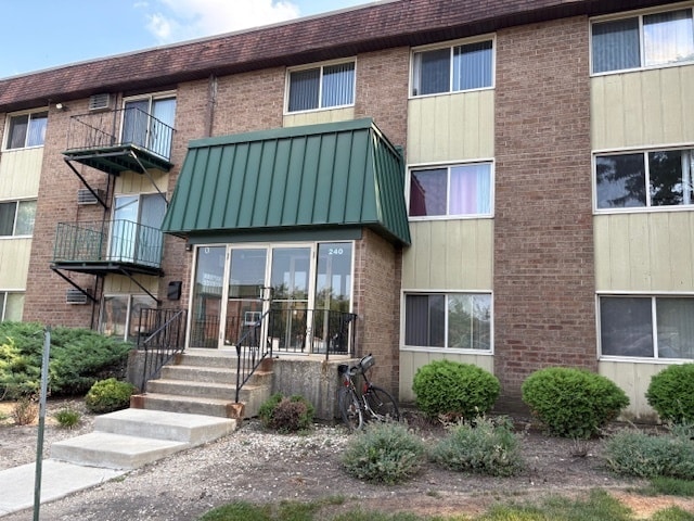 Primary Photo - 240 Springhill Dr