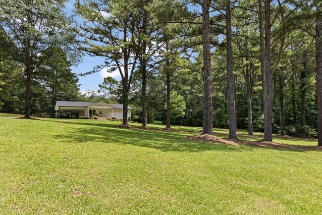 Foto del edificio - 11865 Hamilton Rd