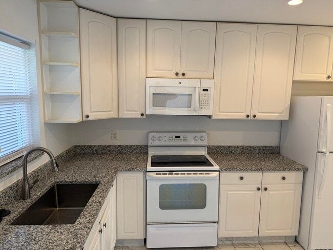 Building Photo - 5780 Fernley Dr