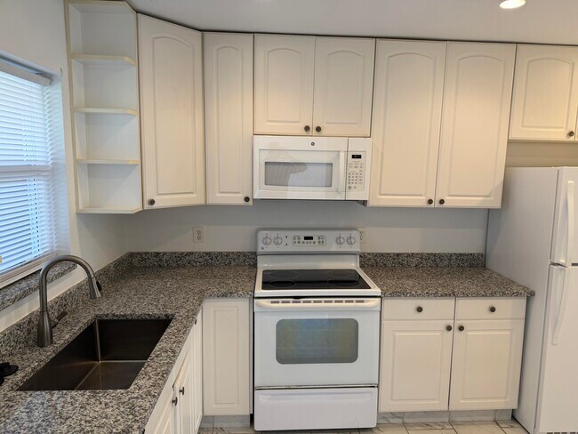 Foto del edificio - 5780 Fernley Dr