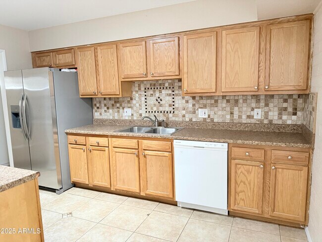 Foto del edificio - 12247 N Cherry Hills Dr W