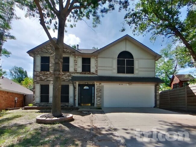 Foto del edificio - 419 Windhurst Dr