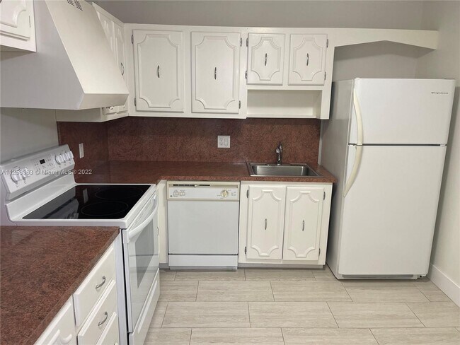 Foto del edificio - 2851 NE 183rd St