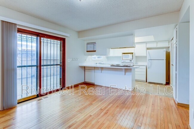 Foto del edificio - 9115 E Oxford Dr