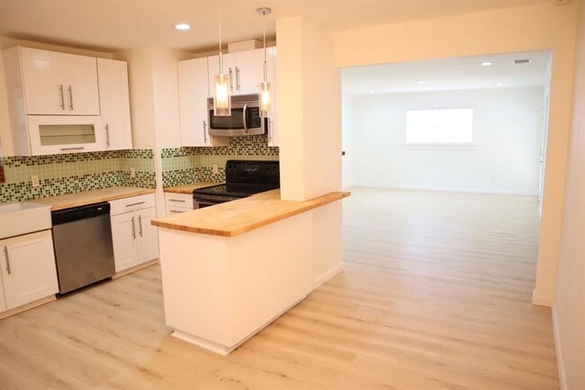 Foto del edificio - 5903 Eureka Dr