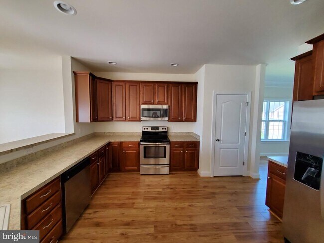 Building Photo - 233 Kanter Dr