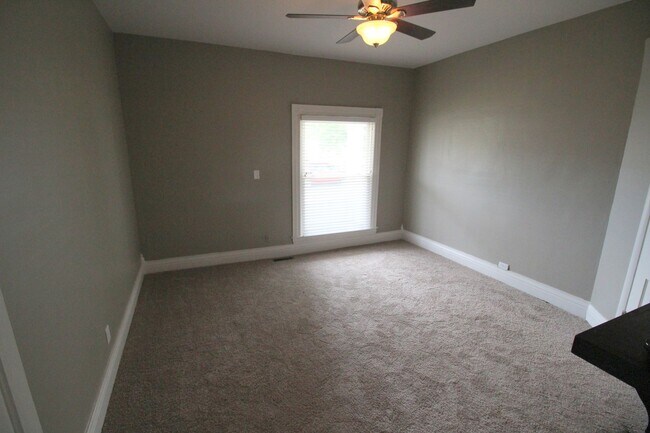 Foto del edificio - 3 bed 2 bath Campus Rental