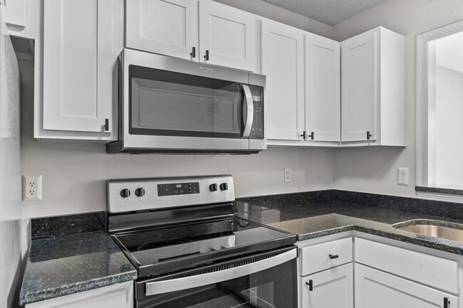 2BR, 2BA - 1100SF Renovated - Kitchen - Skyside Landing Apartments