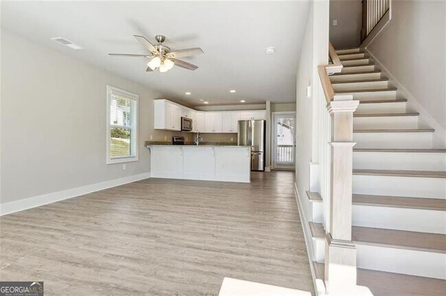 Building Photo - 5280 Chrysler Dr