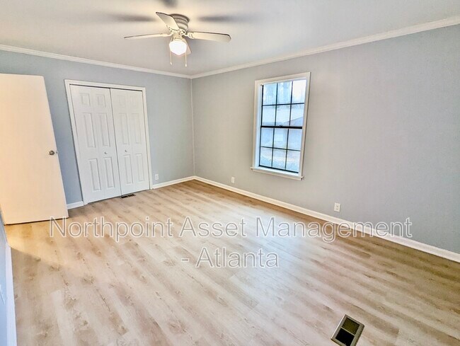 Building Photo - 893 Westland Dr SW