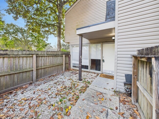 Building Photo - 511 Fox Run Ave