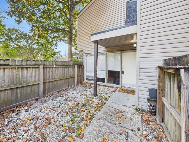 Foto del edificio - 511 Fox Run Ave