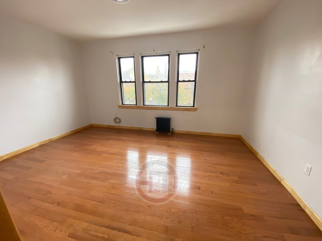 Building Photo - 1032 Rhinelander Ave