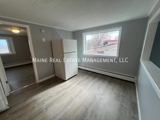 Building Photo - 159 College Ave