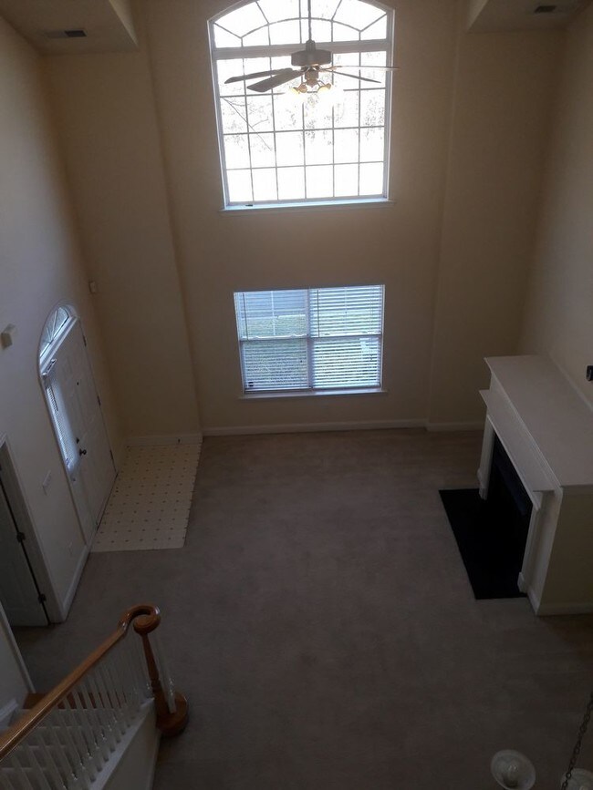 Building Photo - Spacious 2Bedroom/2Bath Townhouse